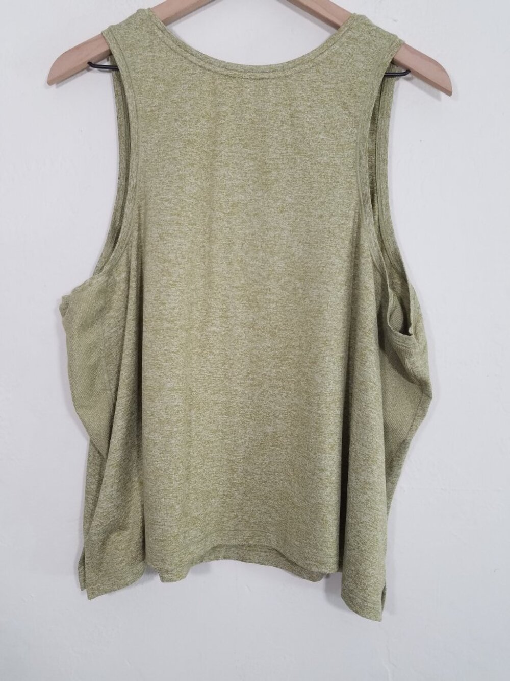 Like New Athleta Uptempo Tank Top Green Size 2X - Picture 2 of 4